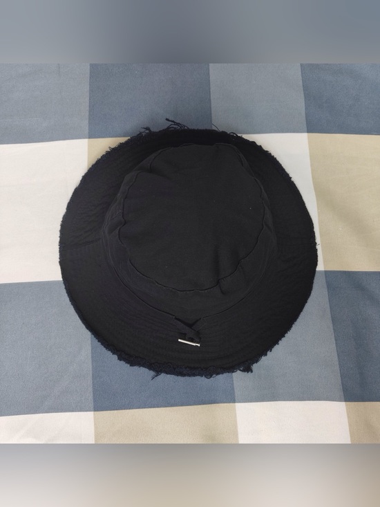 ?Jacquemus Black Bucket Hat with White Logo Tag main image 5